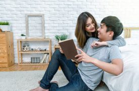 lắng nghe chồng chia sẻ