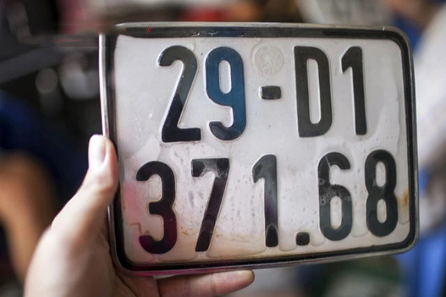 Co-the-tim-ten-chu-xe-qua-bien-so-xe-may-online-khong