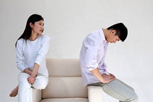 Làm gì khi nghi ngờ bạn đời ngoại tình? 5 Cách xử lý khéo
