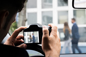 Có nên thuê thám tử theo dõi chồng ngoại tình? Giải đáp chi tiết