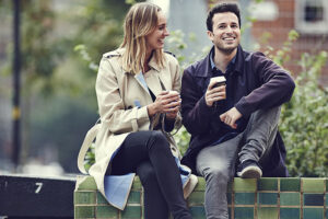 10 Cách nhận biết phụ nữ có chồng thích mình cực chuẩn