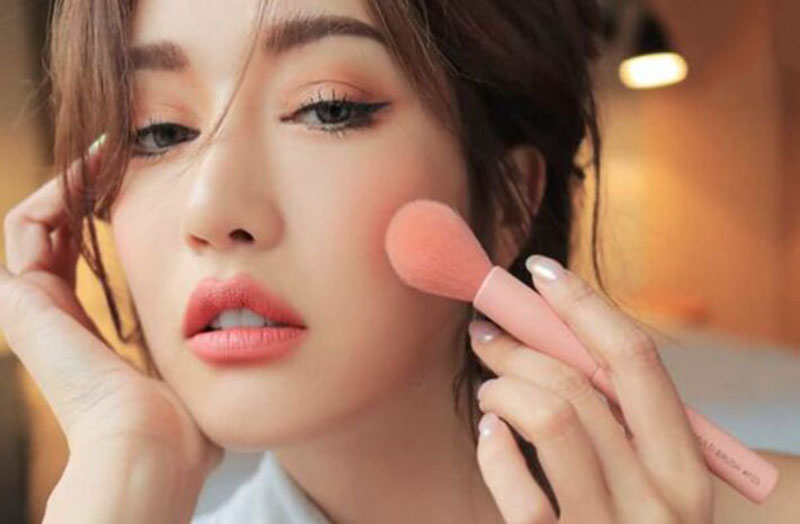 chăm chút ngoại hình bất thường